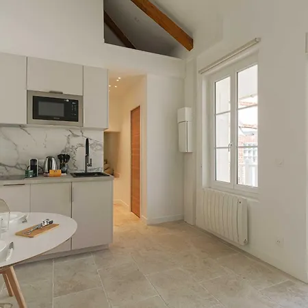 Apartment 1bdr 3p Flat - Balcony - In The Heart Of