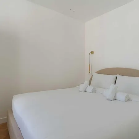 1bdr 3p Flat - Balcony - In The Heart Of Apartment